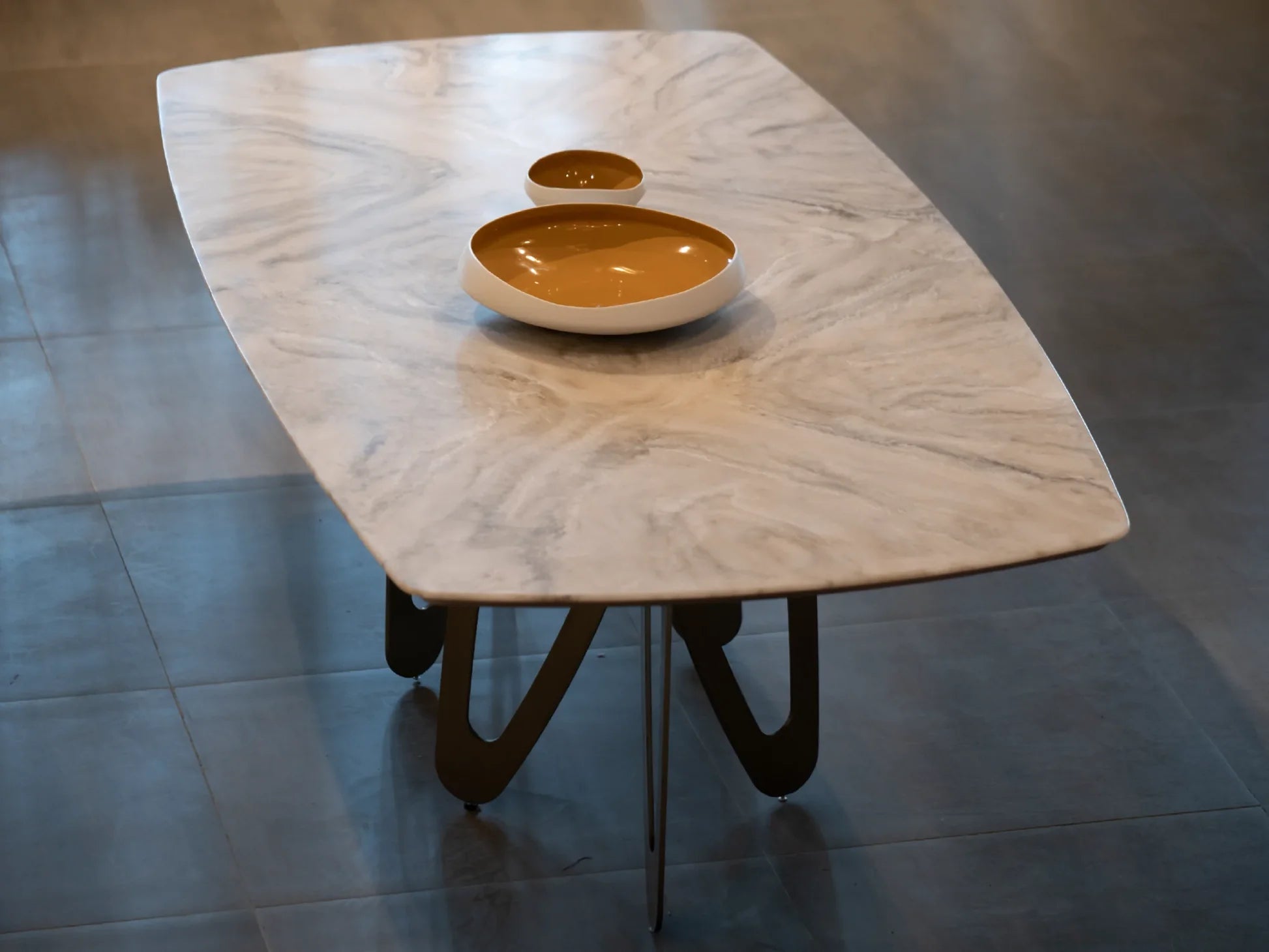ALEXA Dining Table